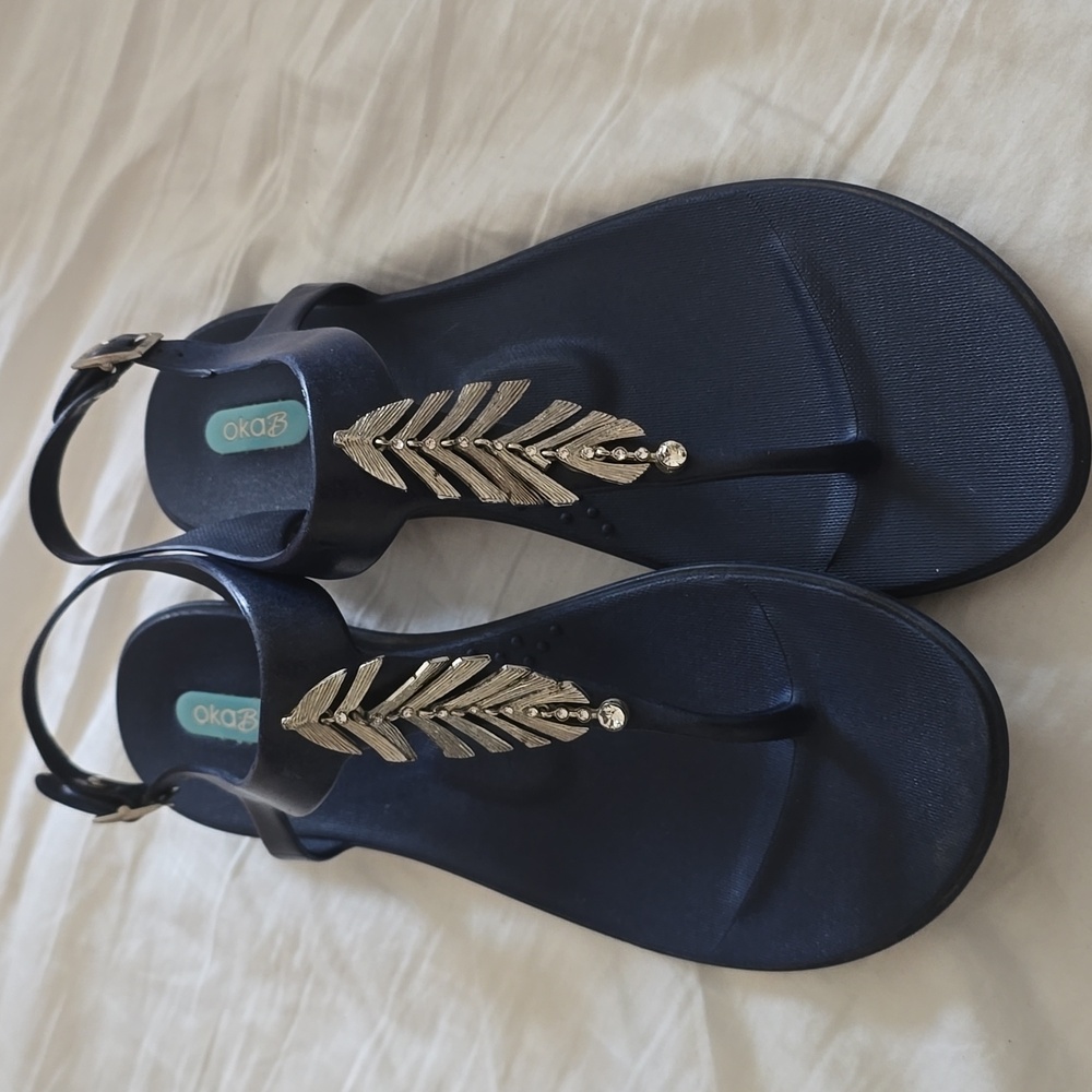 Elegant Black Sandals with Gold Leaf Accent
